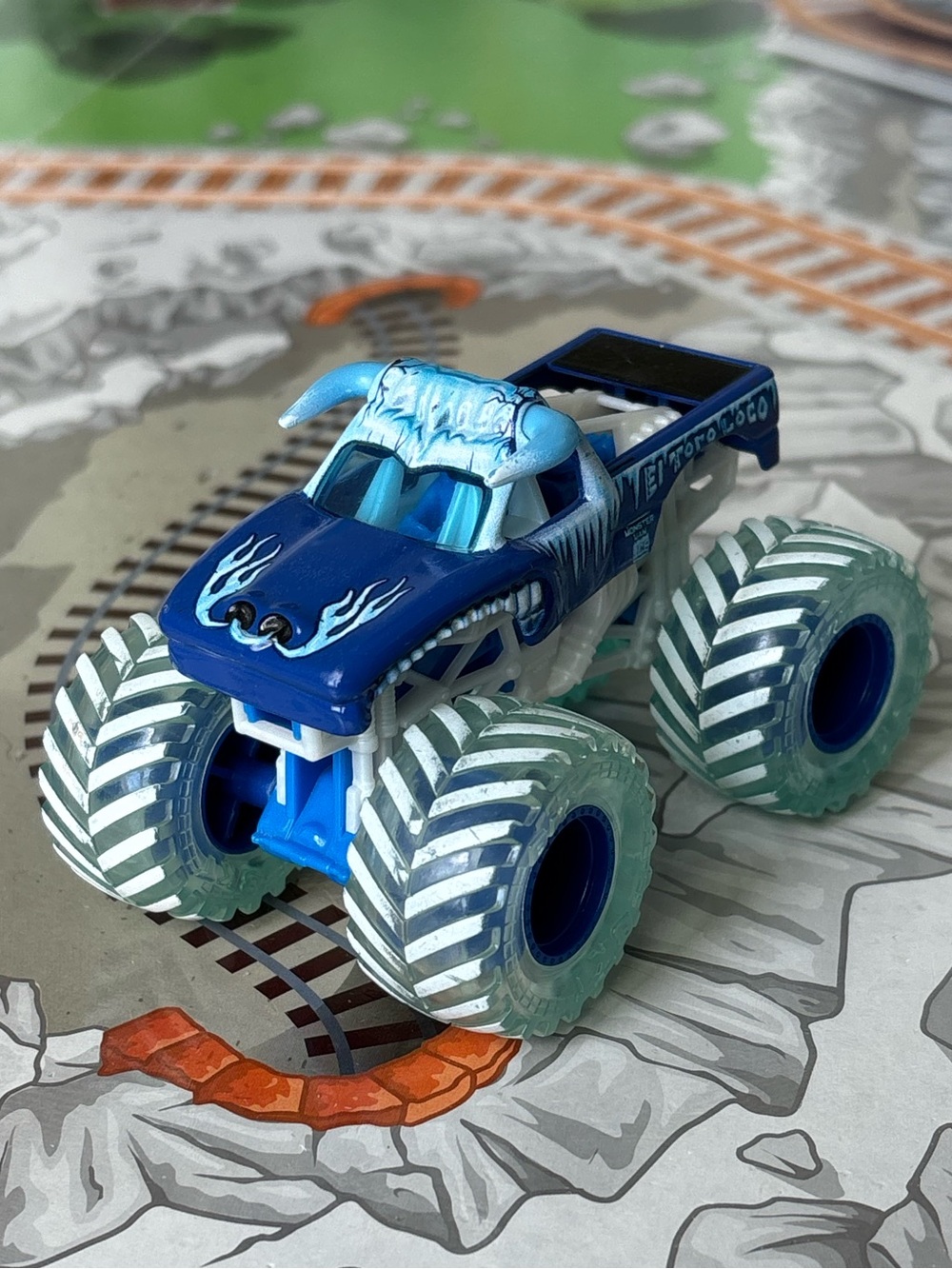 Monster Jam Ice El Toro Lovo truck 1:64 Scale